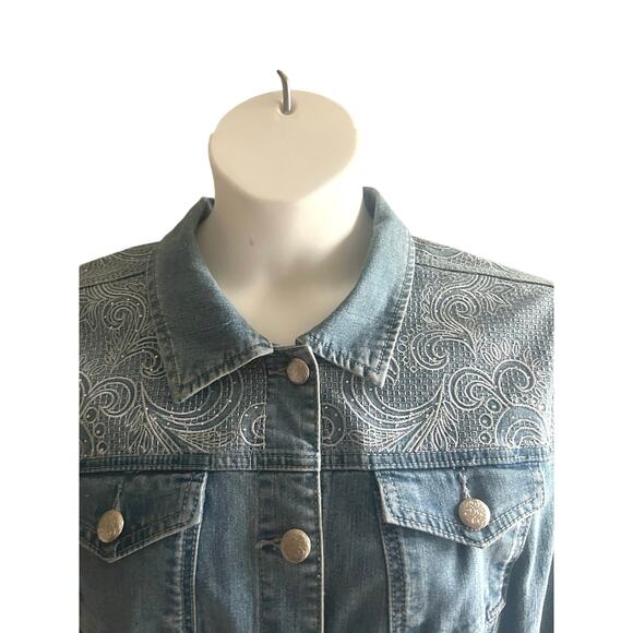 Distressed Womens‎ Denim Jacket Embellished Broken In Cowgirl Plus Size 2X - Picture 3 of 8